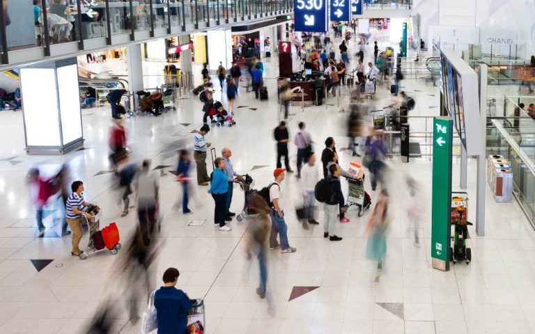 conexiones de vuelos ajustadas en verano